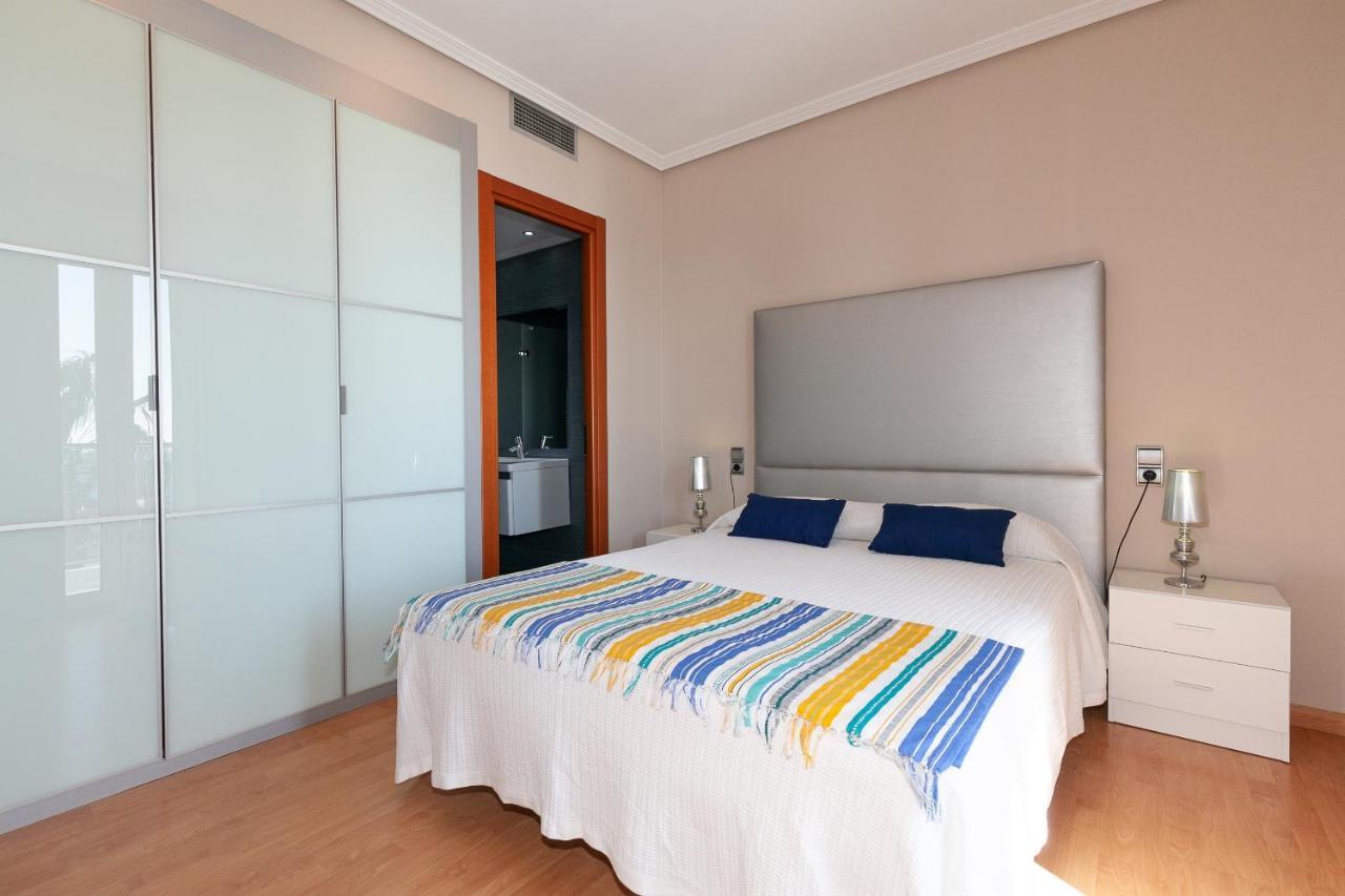 Uhc Las Palmas Apartment Салоу Екстериор снимка